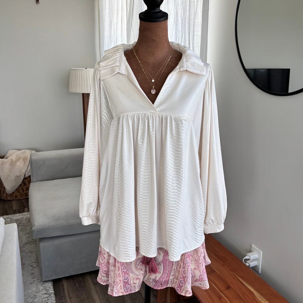Adrienne Cream Croc Embossed Ruffled Balloon Sleeve Blouse Faux Leather Size M
